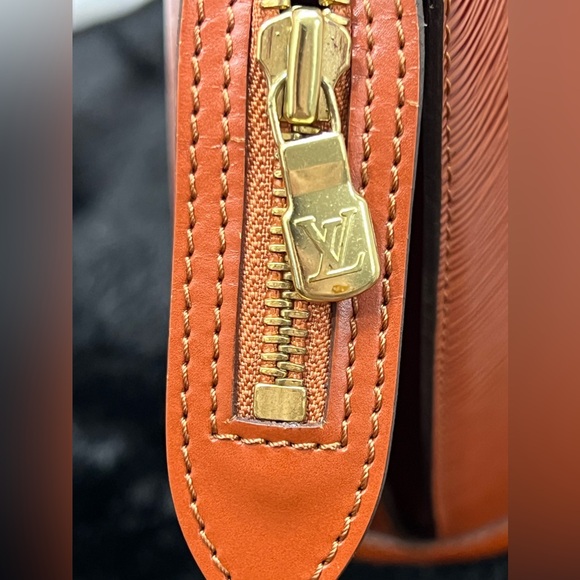 Louis Vuitton
Epi Leather Saint Jacques GM Vintage  SOLD - Picture 10 of 15